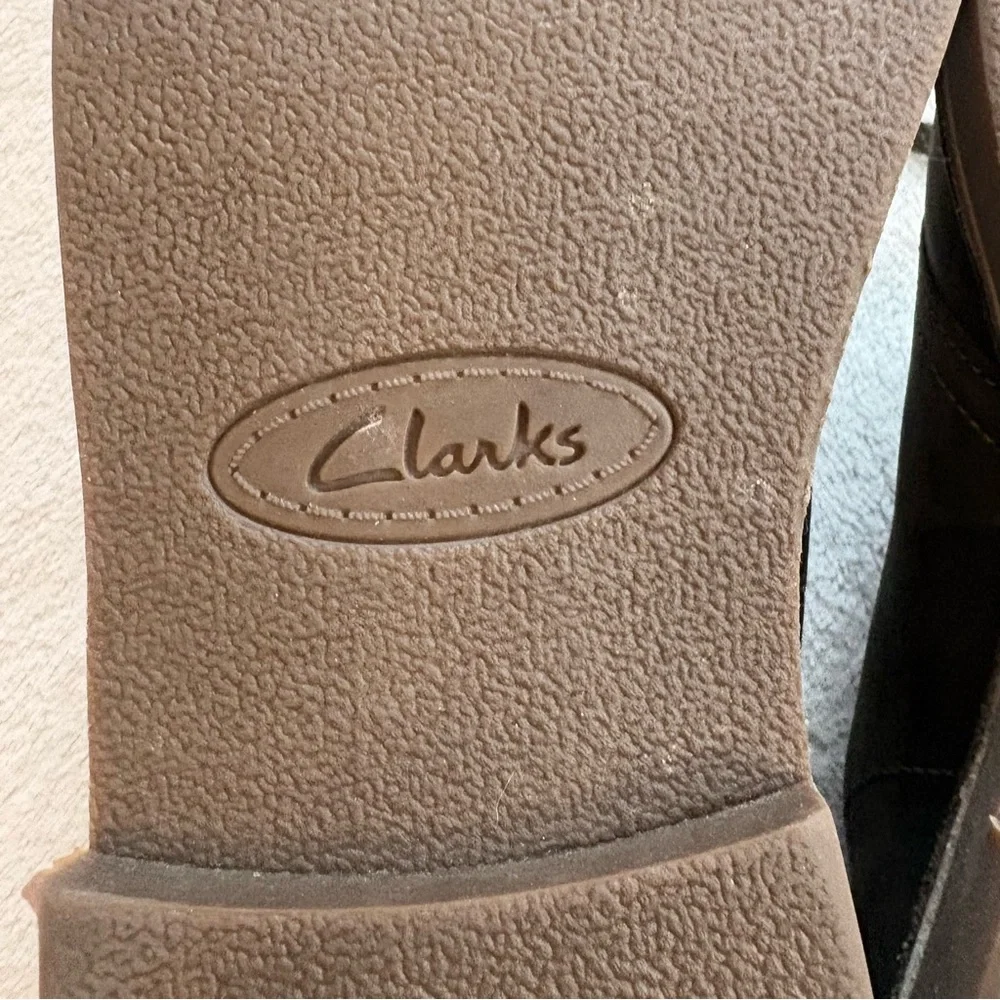 Clarks Men's Olive Green Waxed Leather Chukka Boots